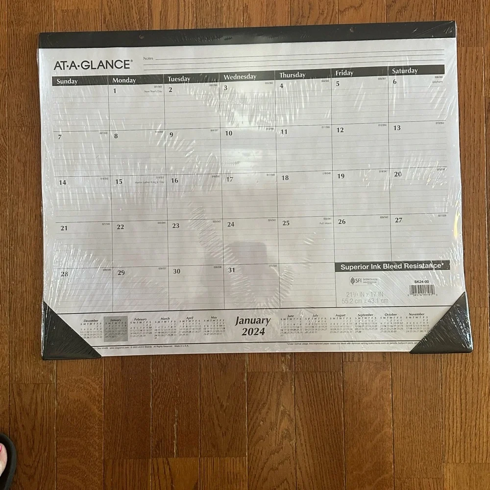 2024 At-A-Glance 12 Month 17 x 22” Monthly Ruled Desk Pad Hanging Calendar NWT